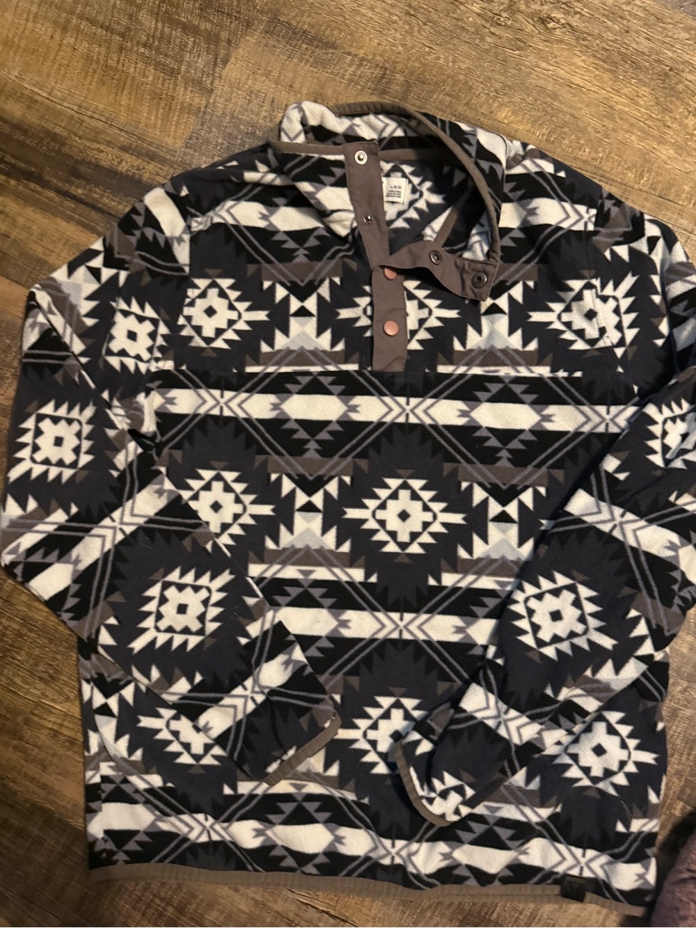 Patterned Black & White Snap-Placket Fleece Pullover